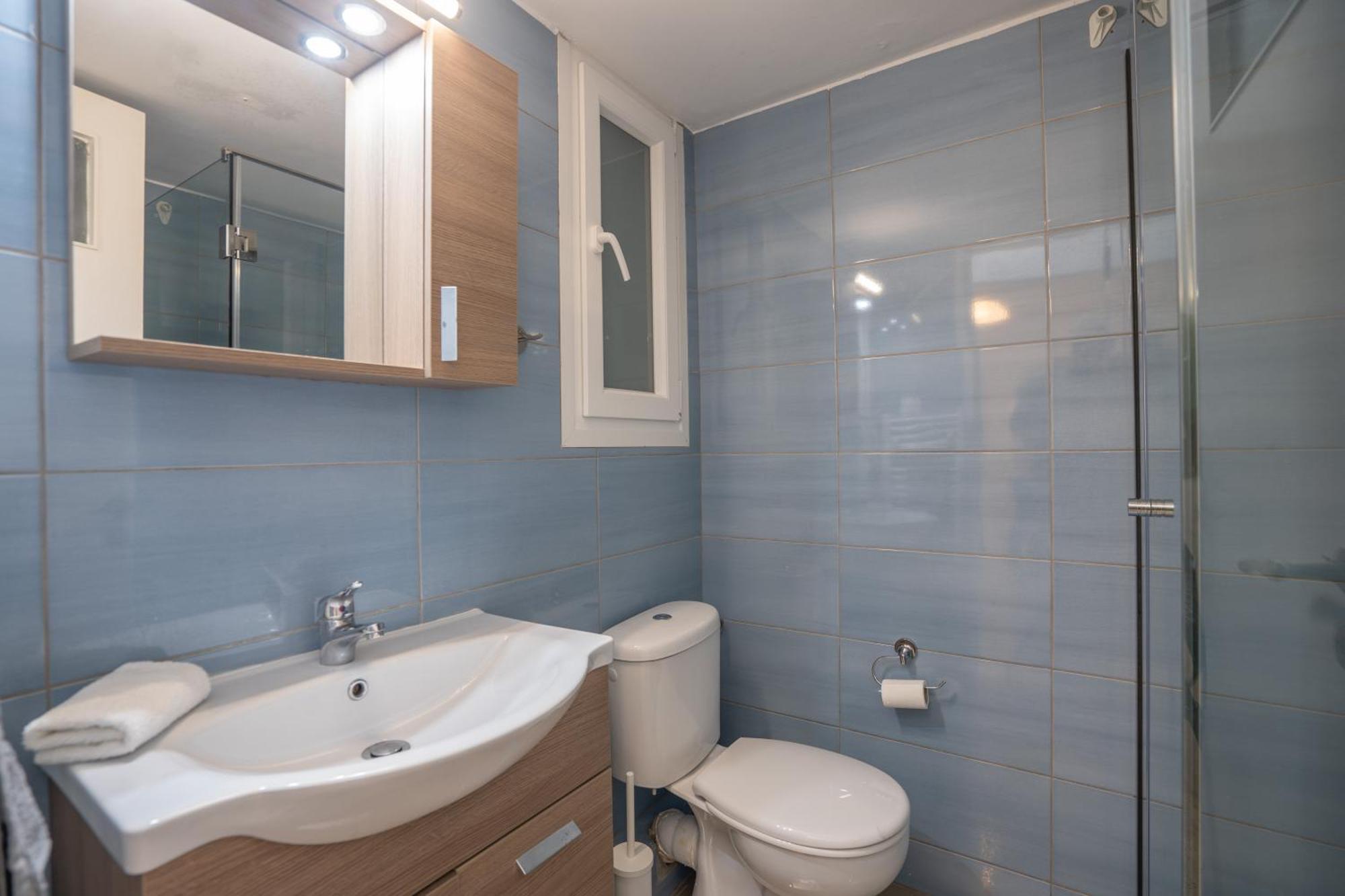 Serenity Haven - New Renovated 2br In Koukaki Apartment *