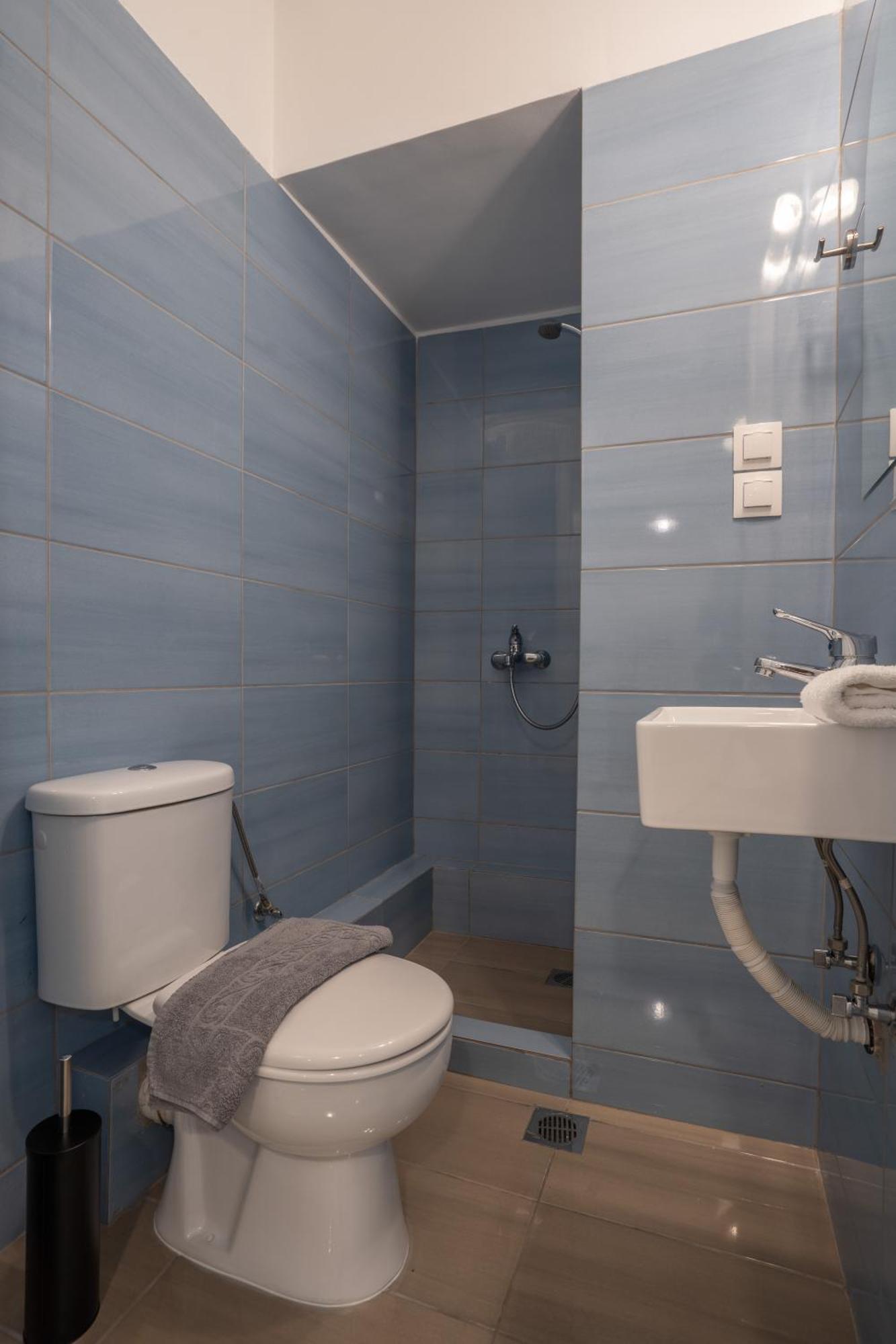 Serenity Haven - New Renovated 2br In Koukaki Apartment *